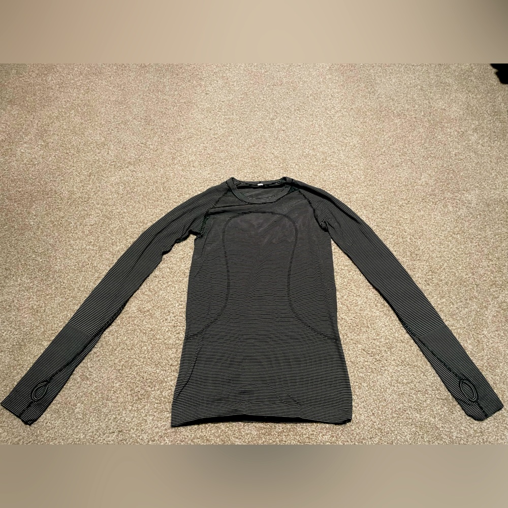 LULULEMON black and white striped long sleeve top.  Size 4.
